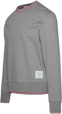 Thom Browne FW23 Baju Kelabu Pullover dengan Perincian Jalur. MJT401A-J0055-055 Shop Thom Browne FW23 Baju Kelabu Pullover dengan Perincian Jalur. MJT401A-J0055-055