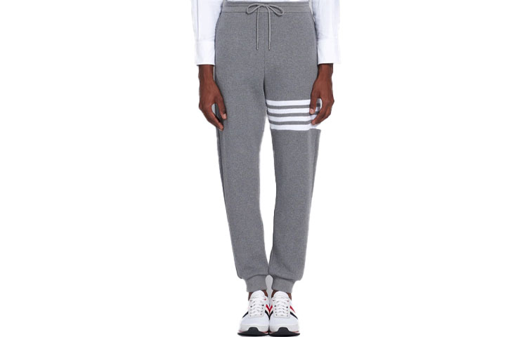 Order Thom Browne FW23 Seluar Jogger Lelaki Jalur Empat Klasik Kelabu Knit Waffle. MJQ082A-06452-035