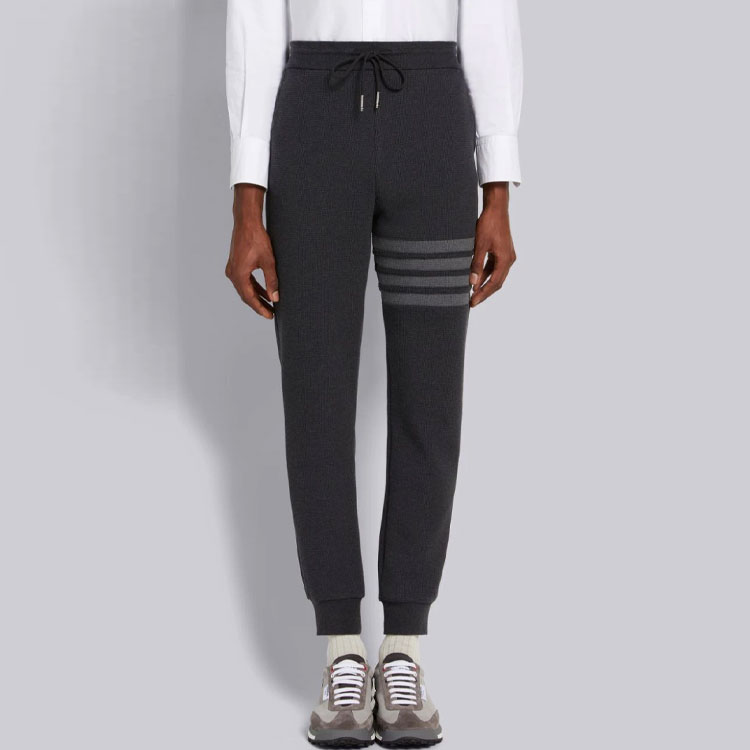 Shop 톰브라운 FW23 그레이 포바 와플 니트 조거 팬츠 카본 그레이. MJQ082A-06452-015