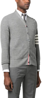 Thom Browne FW23 Kardigan Lelaki Kelabu Bercorak Jalur V-Neck Butang. MKC484A-Y1014-055 Details for Thom Browne FW23 Kardigan Lelaki Kelabu Bercorak Jalur V-Neck Butang. MKC484A-Y1014-055
