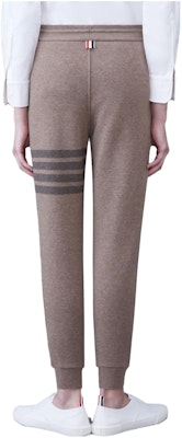 THOM BROWNE FW23 Pre-Fall Celana Panjang Santai Rajut Coklat. MJQ179A-J0088-210 Lookbook THOM BROWNE FW23 Pre-Fall Celana Panjang Santai Rajut Coklat. MJQ179A-J0088-210