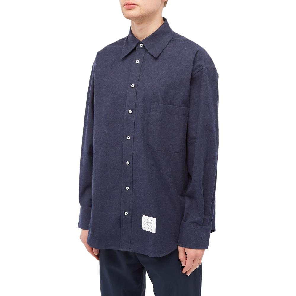 Shop THOM BROWNE FW23 Pre-Fall Kemeja Lengan Panjang Longgar Warna Navy. MWL381A-F0351-415