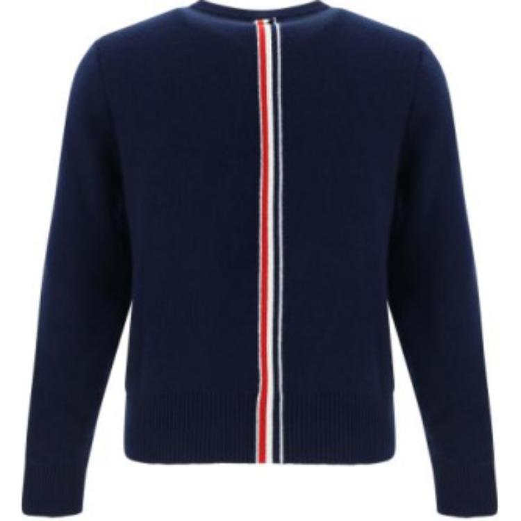 Lookbook Jersey Cuello Redondo Thom Browne FW24 Azul con Rayas. MKA518A-Y1029-415