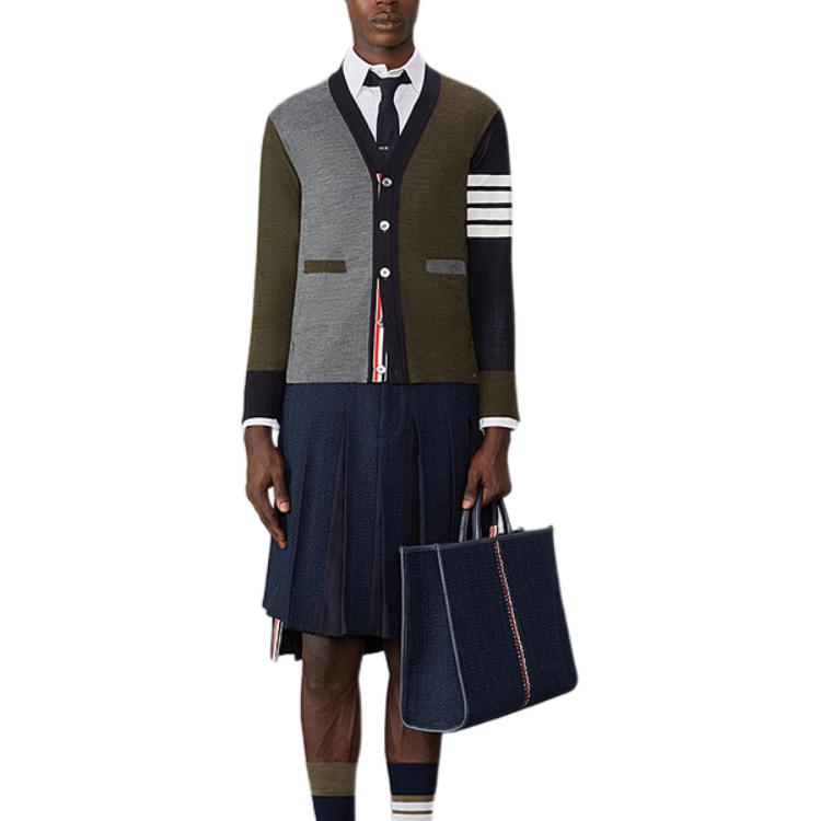 Lookbook THOM BROWNE FW24 寬鬆V領條紋毛衣 深灰色 MKC002F-Y1014-035