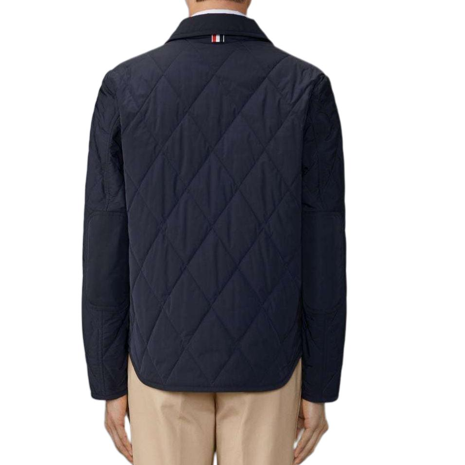 Lookbook THOM BROWNE FW24 藍色絎縫斜紋聚酯口袋襯衫外套 MJD107X-07259-415