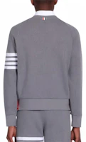Lookbook 톰 브라운 그레이 클래식 4-스트라이프 와플 니트 크루넥 스웻셔츠 MJT205A-06452-035