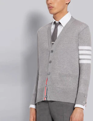 Thom Browne Gray Merino Wool 4-Bar Stripe V-Neck Cardigan Sweater MKC002A-00014-058 Sizing Thom Browne Gray Merino Wool 4-Bar Stripe V-Neck Cardigan Sweater MKC002A-00014-058
