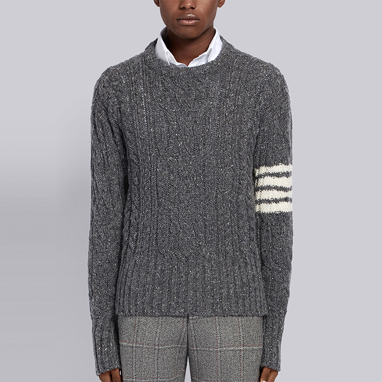 Lookbook THOM BROWNE Kelabu 4-Bar Cable Knit Wool Pullover Sweater Lelaki - Kelabu MKA233A-00278-035