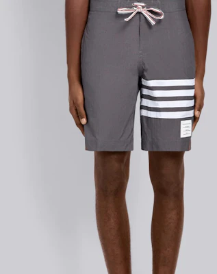 Thom Browne Abu-abu Celana Pendek Kasual Waterproof 4-Stripe MTU223A-05415-035 Shop Thom Browne Abu-abu Celana Pendek Kasual Waterproof 4-Stripe MTU223A-05415-035