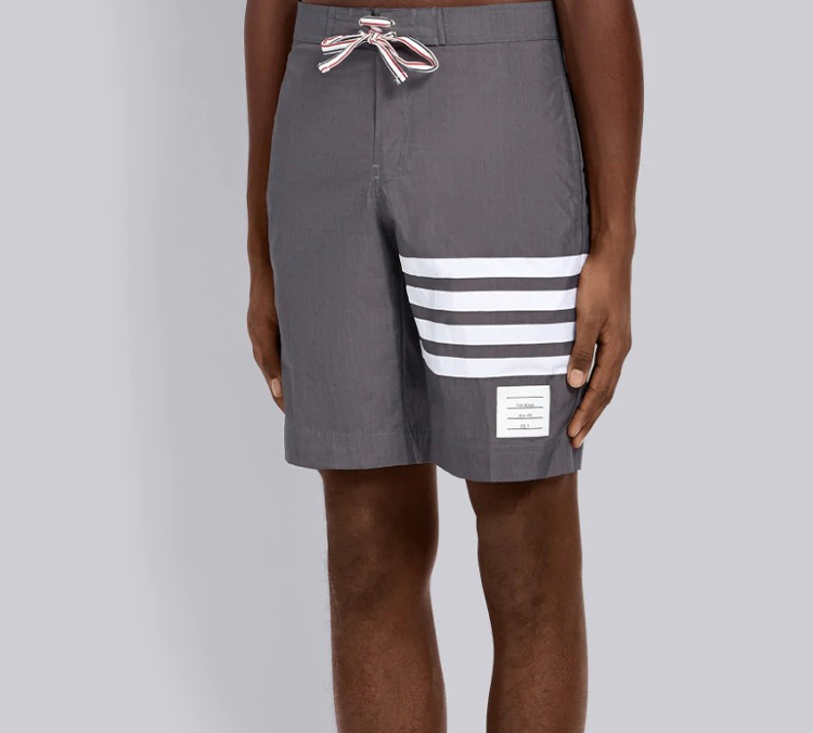 Purchase Thom Browne Abu-abu Celana Pendek Kasual Waterproof 4-Stripe MTU223A-05415-035
