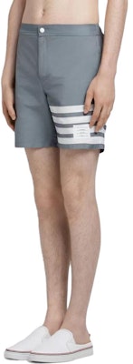 Thom Browne 夏日灰色四條紋標誌休閒短褲 MTT006A-04429-035 Shop Thom Browne 夏日灰色四條紋標誌休閒短褲 MTT006A-04429-035