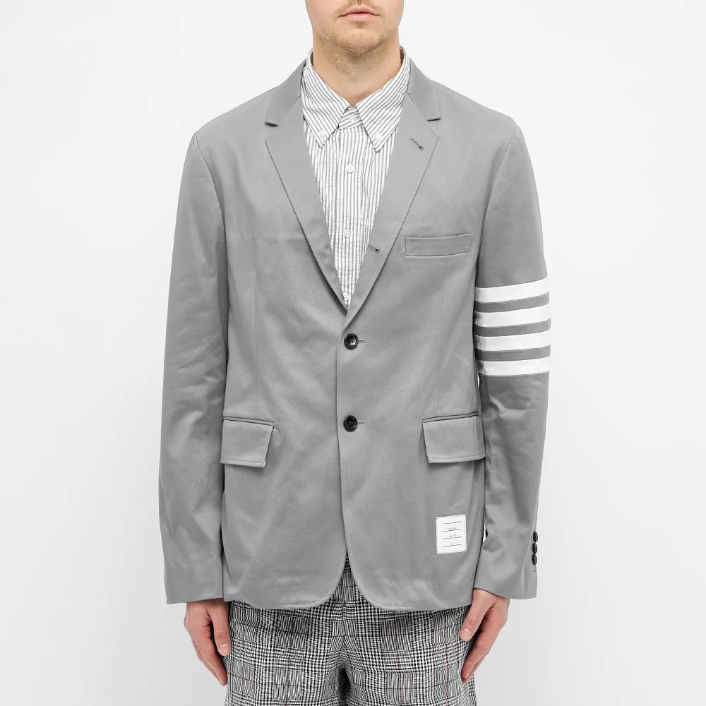 Shop 톰 브라운 그레이 아이비 보이 클래식 스트라이프 블레이저 백투스쿨 에디션. MJU490A-03788-035