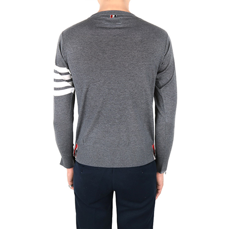 Purchase Sweater Lengan Panjang Bergaris Kelabu Thom Browne MKA002A-00014-038