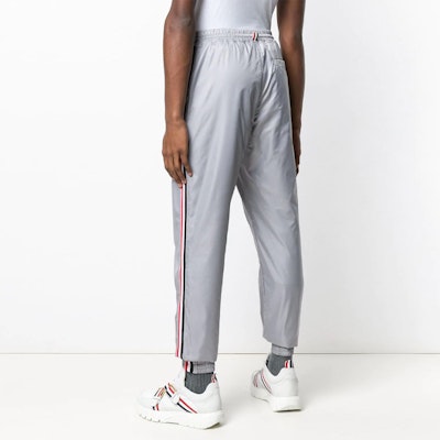 Pantalones Grises Thom Browne con Rayas Roja Blanca Azul MJQ070A-03215-055 Shop Pantalones Grises Thom Browne con Rayas Roja Blanca Azul MJQ070A-03215-055