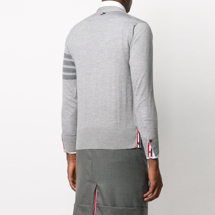 Shop Cardigan de Lana Gris Clásico 4-Bar Thom Browne SS21 MKC002B-00014-055