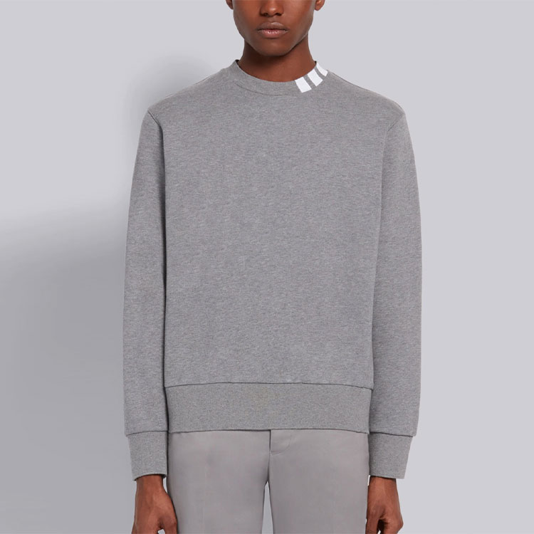 Shop THOM BROWNE Sweatshirt Abu-Abu dengan Detail Empat Garis. MJT255A-06931-035