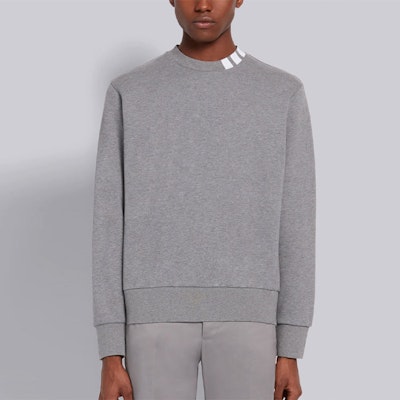 THOM BROWNE Sweatshirt Abu-Abu dengan Detail Empat Garis. MJT255A-06931-035 Shop THOM BROWNE Sweatshirt Abu-Abu dengan Detail Empat Garis. MJT255A-06931-035