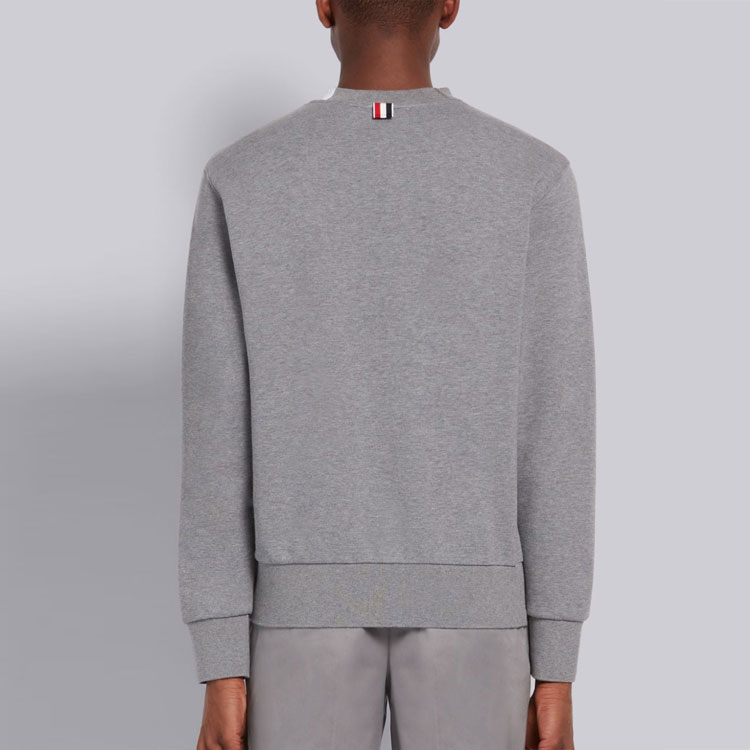 Purchase THOM BROWNE Sweatshirt Abu-Abu dengan Detail Empat Garis. MJT255A-06931-035