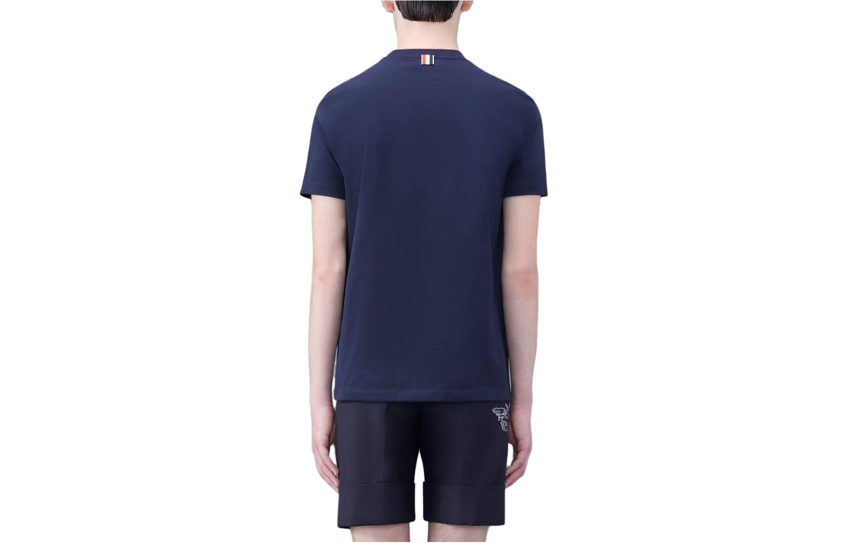 Lookbook 톰 브라운 랜드스케이프 프린트 크루넥 반팔 티셔츠 패션. MJS223A-J0058-415