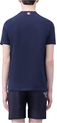 THOM BROWNE Kaos Pendek Crewneck Cetak Landscape Fashion. MJS223A-J0058-415 Lookbook THOM BROWNE Kaos Pendek Crewneck Cetak Landscape Fashion. MJS223A-J0058-415