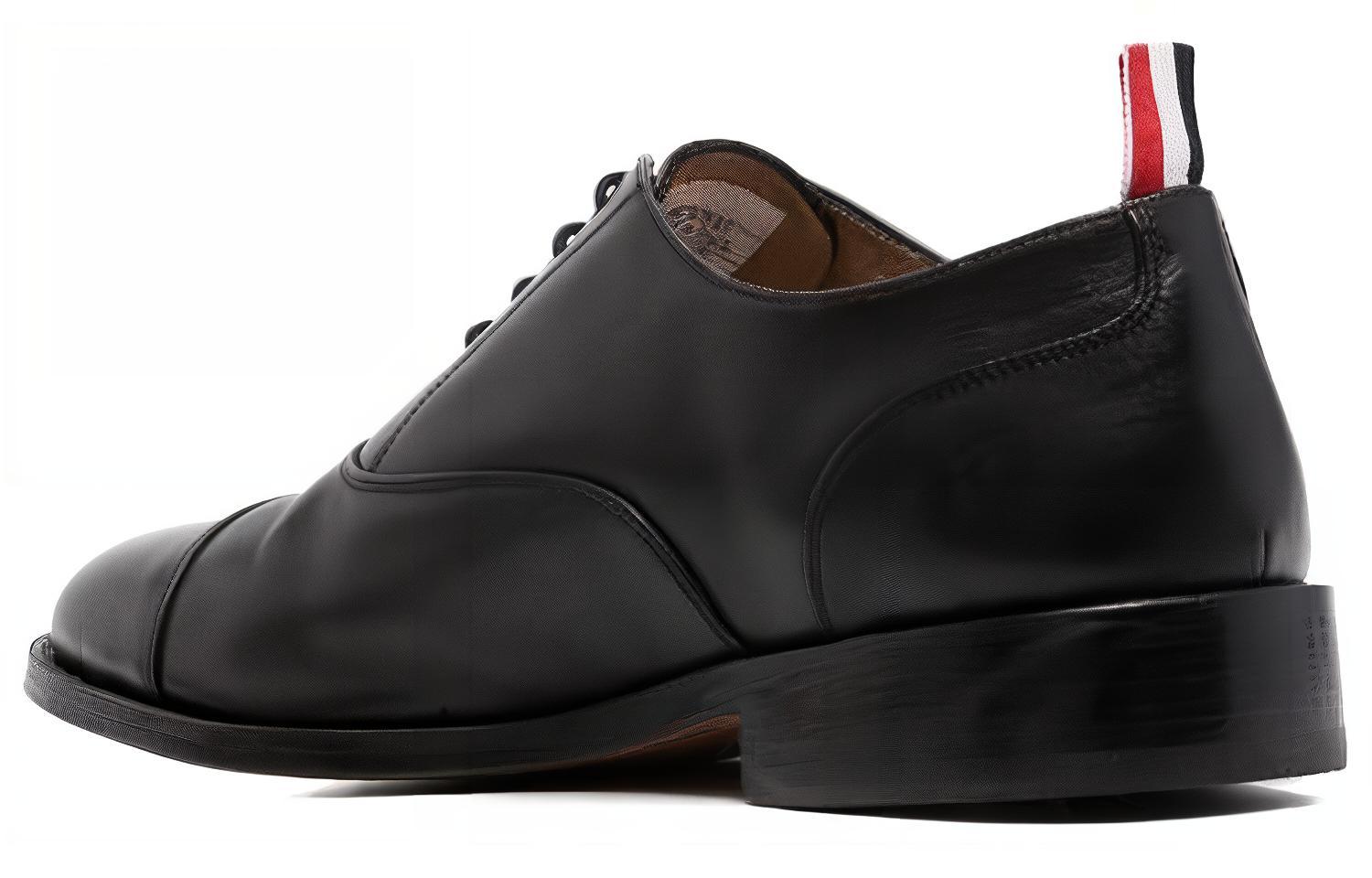 Lookbook Thom Browne Sepatu Kulit Low-Top 'Hitam' MFD250A05584001