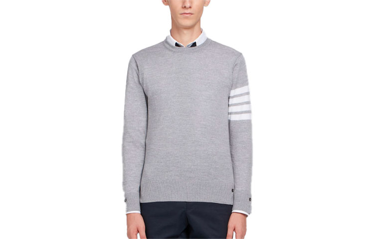 Order Thom Browne Sweater Abu-Abu Muda Wol dengan Lengan Empat Garis. MKA002A-00014-058