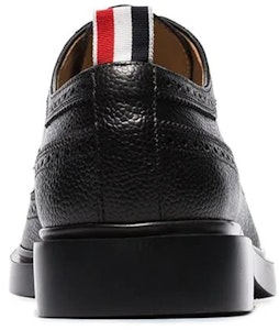 Thom Browne 长翼雕花皮鞋 '鹅卵石黑' MFD002H00198001 Shop Thom Browne 长翼雕花皮鞋 '鹅卵石黑' MFD002H00198001