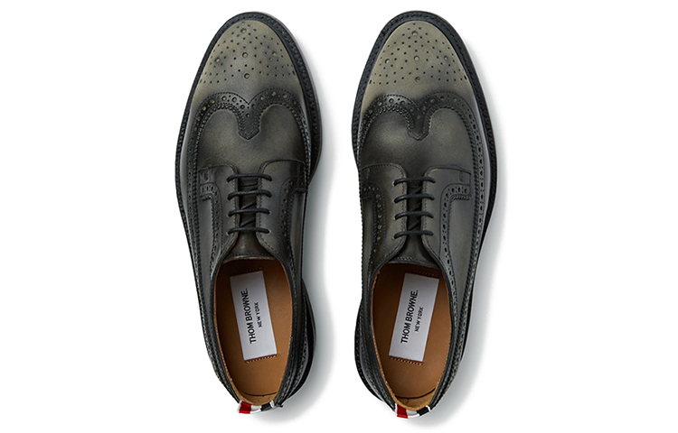 Shop THOM BROWNE 英倫鵝卵石長翼布洛克休閒皮鞋 黑色