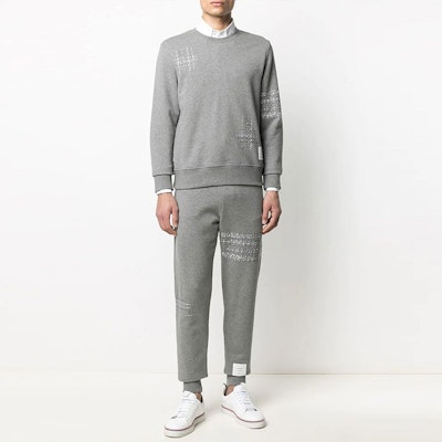 Pantalones deportivos cortos tejidos de tiro medio y ajuste holgado Thom Browne MJQ120E-06931-035 Lookbook Pantalones deportivos cortos tejidos de tiro medio y ajuste holgado Thom Browne MJQ120E-06931-035