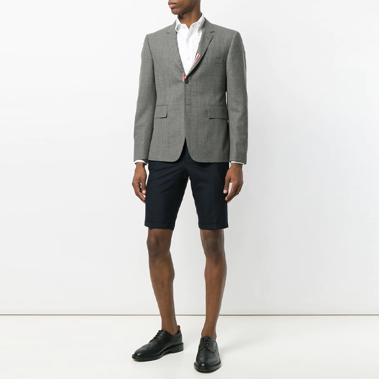 Lookbook THOM BROWNE Shorts Casuales Slim Azul de Tiro Bajo. MTC043A-02872-415