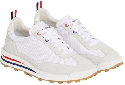 톰브라운 화이트 로우탑 스니커즈 (Tom Browne hwaiteu rooutap seunikkeojeu) MFD180A03050100 Lookbook 톰브라운 화이트 로우탑 스니커즈 (Tom Browne hwaiteu rooutap seunikkeojeu) MFD180A03050100