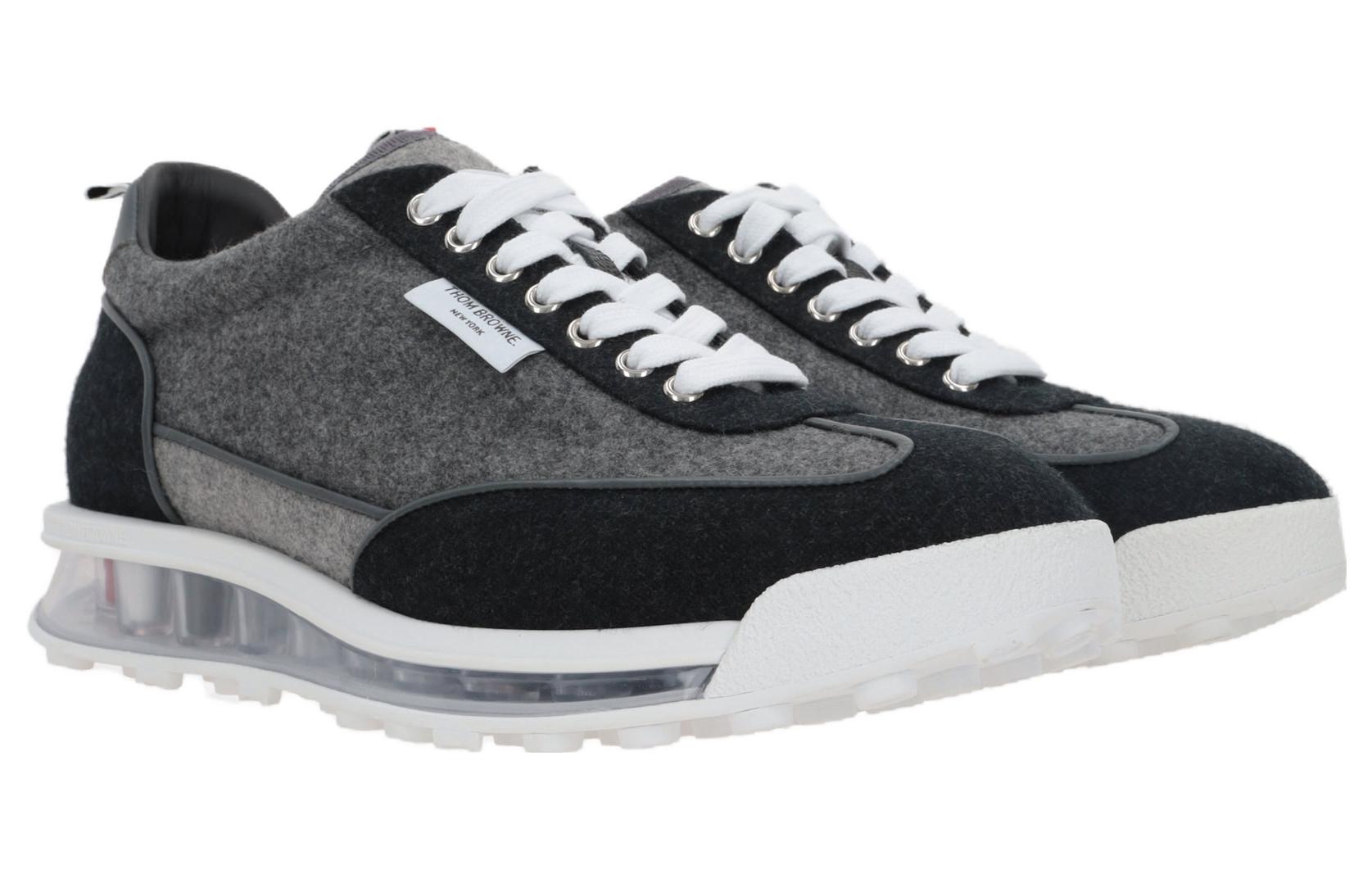 Lookbook 톰브라운 블랙 그레이 로우탑 스니커즈 MFD261AF0057035