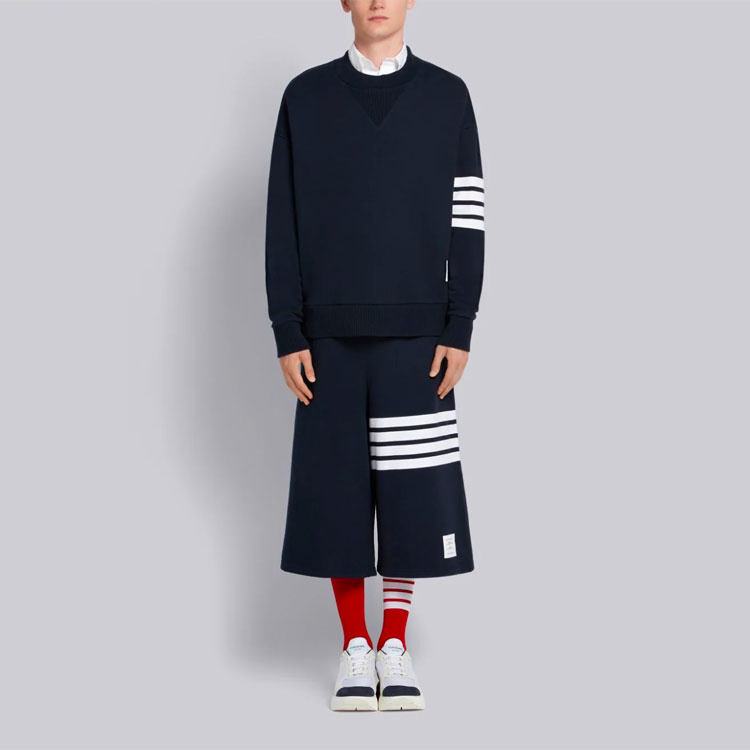 Lookbook Thom Browne Navy 4-Bar Striped Crewneck Sweatshirt Pria Navy MJT158A-00535-415