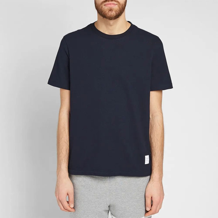 Lookbook 톰 브라운 네이비 클래식 스트라이프 코튼 크루넥 티셔츠 MJS056A-00050-415