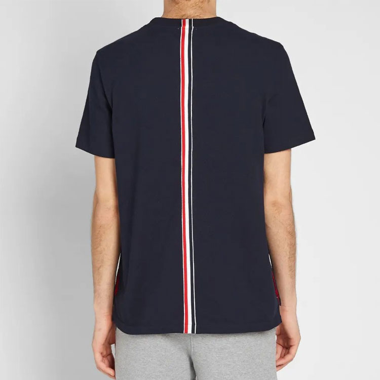 Shop 톰 브라운 네이비 클래식 스트라이프 코튼 크루넥 티셔츠 MJS056A-00050-415