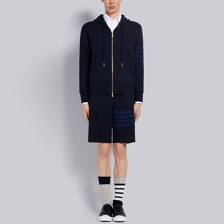 Purchase Thom Browne Hoodie Navy Ivy Classic dengan Four-Bar Stripes. MJT249A-06910-415