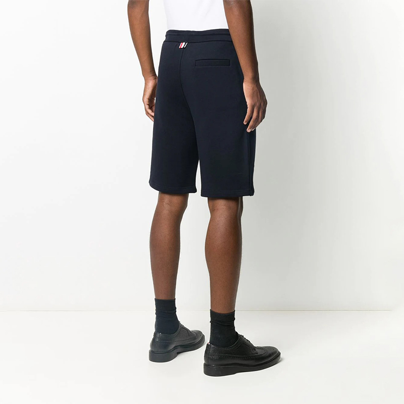 Sizing トム ブラウン ネイビー ミッドライズ カジュアル ショーツ トリプルストライプ付き MJQ096A-03377-415