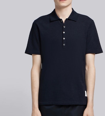 Thom Browne Polo Azul Marino con Detalle de Raya Central en la Espalda. MJP042A-00050-415 Shop Thom Browne Polo Azul Marino con Detalle de Raya Central en la Espalda. MJP042A-00050-415