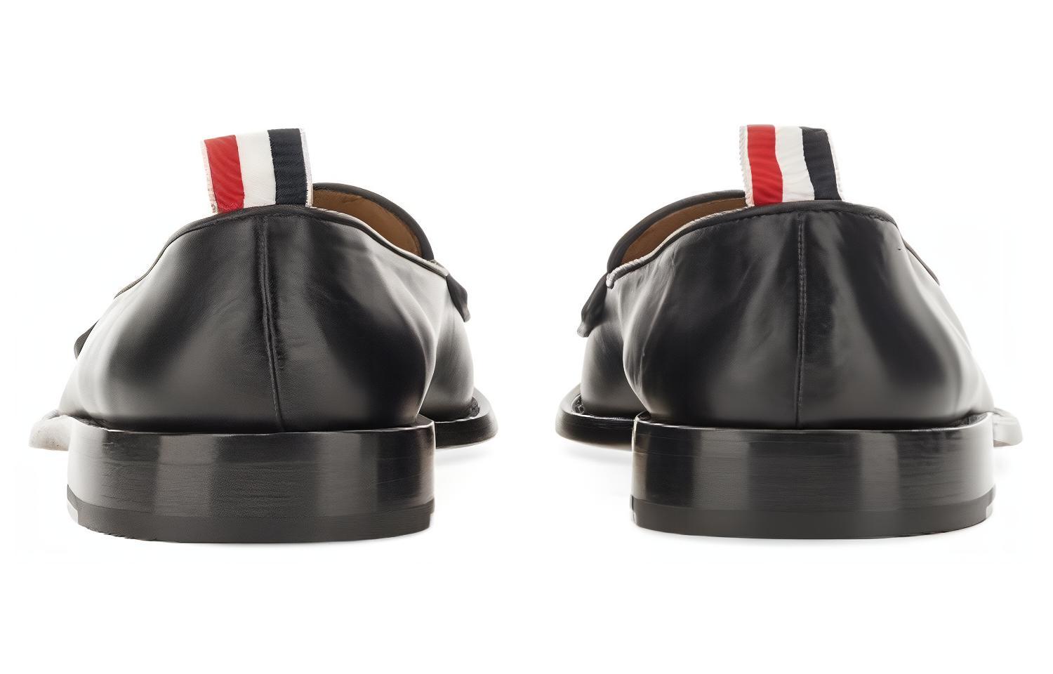 Shop 톰브라운 페블 카프스킨 로퍼 '블랙' MFL076A05584001