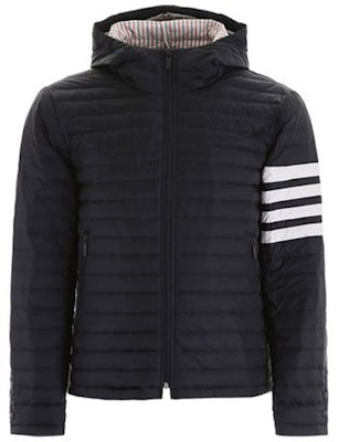 Thom Browne Jaket Quilted Four-Bar Goose Down Biru Navy MJD022X-05411-415 Order Thom Browne Jaket Quilted Four-Bar Goose Down Biru Navy MJD022X-05411-415