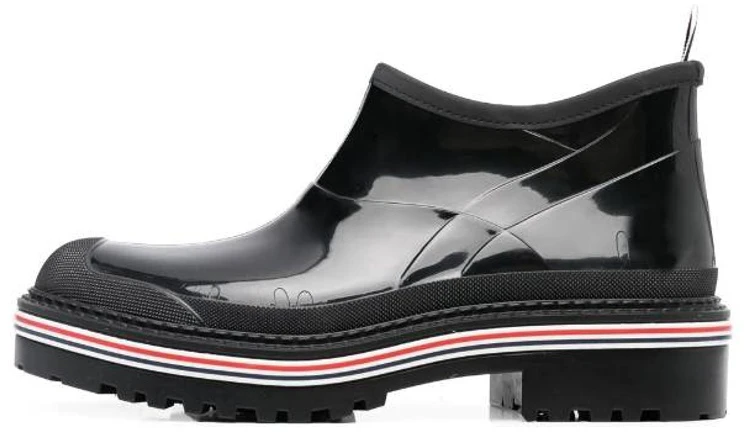 thom-browne-rubber-pull-on-boot-glossy-black-mfb-222-a05690001