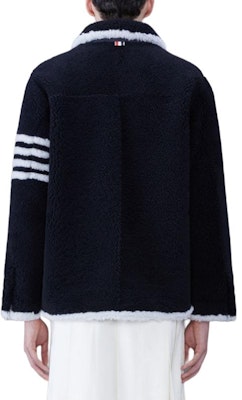 Thom Browne 男士黑色羊毛4條紋單排扣修身西裝外套. MJU533B-02821-415 Shop Thom Browne 男士黑色羊毛4條紋單排扣修身西裝外套. MJU533B-02821-415