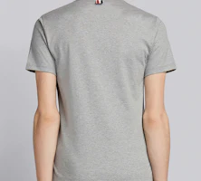 Shop Thom Browne 短袖淺灰T恤 缎面口袋裝飾 MJS010A-01454-055