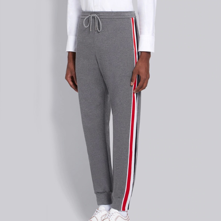 Shop Thom Browne Celana Sweatpants Abu-abu dengan Garis Samping dan Tali Serut. MJQ091A-06168-035