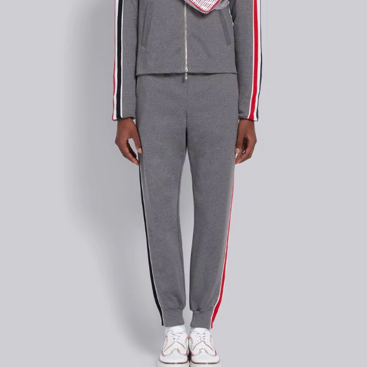 Details for Thom Browne Celana Sweatpants Abu-abu dengan Garis Samping dan Tali Serut. MJQ091A-06168-035
