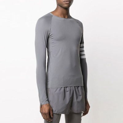 トム ブラウン スリムフィット 4バー 長袖Tシャツ グレー MJA001A-06770-035 Lookbook トム ブラウン スリムフィット 4バー 長袖Tシャツ グレー MJA001A-06770-035