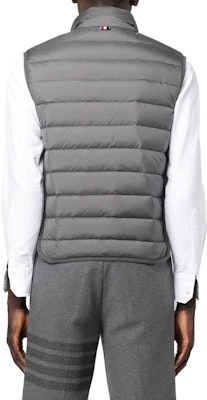 トムブラウン 無地 ハイネック ジップベスト グレー MVD026-XF0241-025 Shop トムブラウン 無地 ハイネック ジップベスト グレー MVD026-XF0241-025