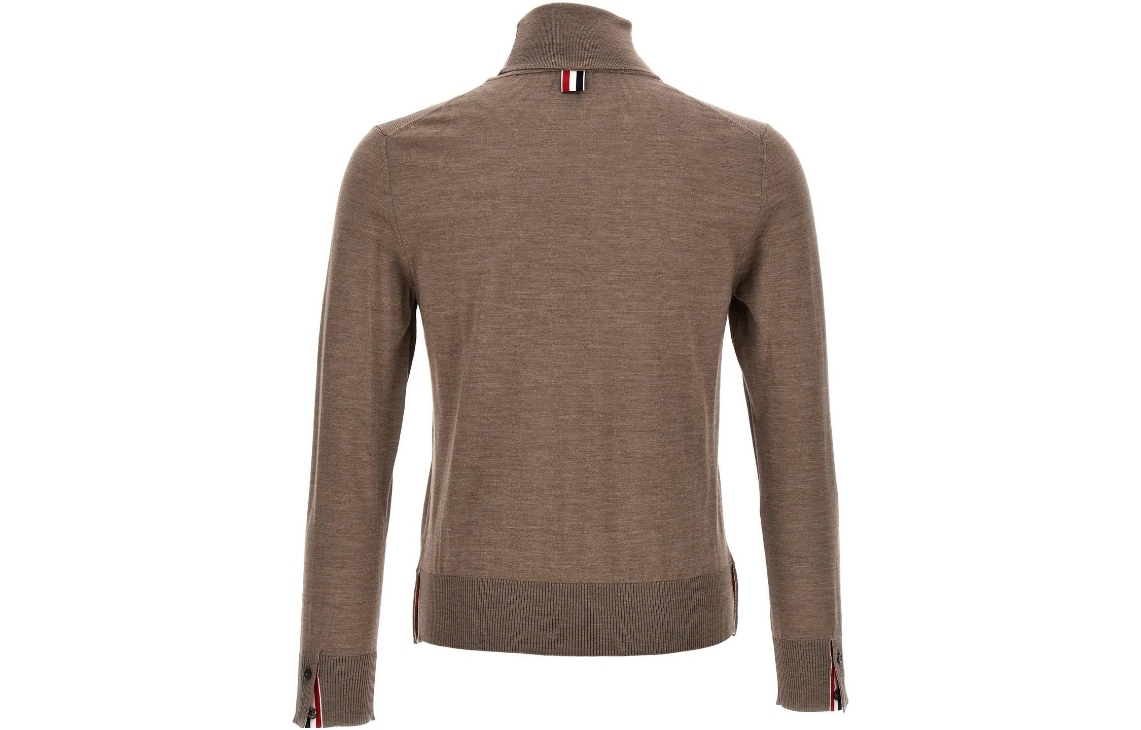 Lookbook THOM BROWNE 高領修身針織衫 男款 深米色毛衣 MKA475A-Y1014-215