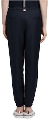 トムブラウン メンズカジュアルパンツ ソリッドラベル ドローストリングスウェットパンツ MTT011-A00626-415 Lookbook トムブラウン メンズカジュアルパンツ ソリッドラベル ドローストリングスウェットパンツ MTT011-A00626-415