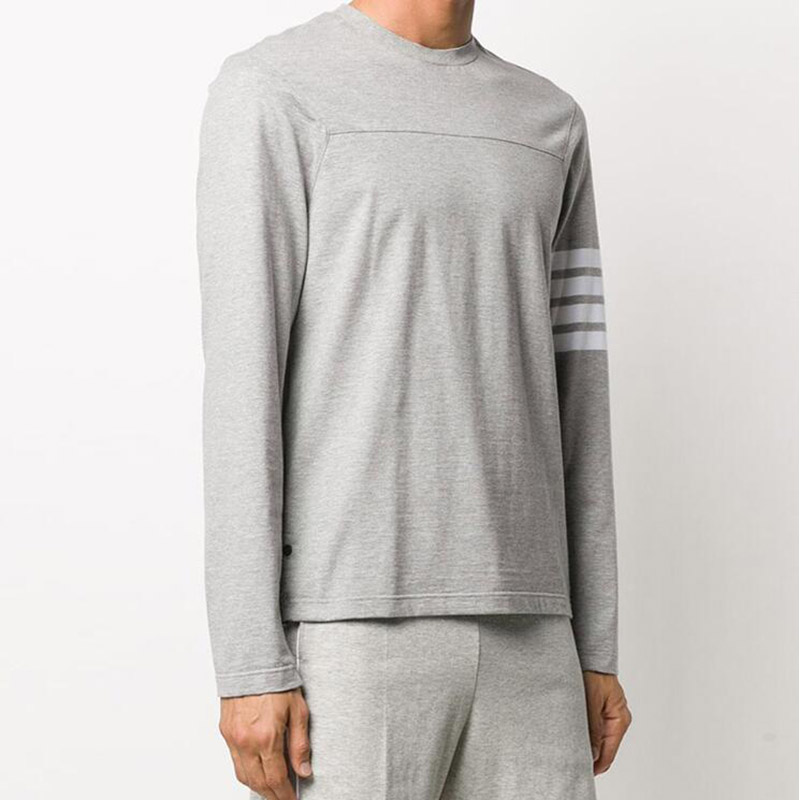 Shop 톰 브라운 SS21 4-바 크루넥 긴팔 티셔츠 라이트 그레이 화이트 남성용 MJS151A-06221-055